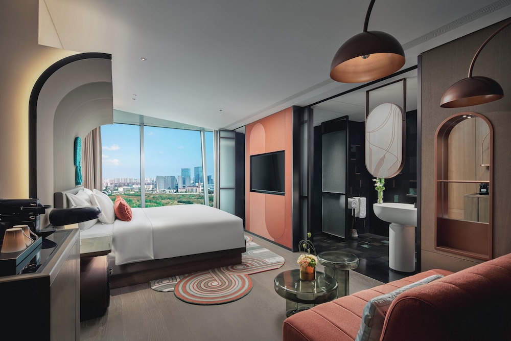Premium Room, 1 King Bed, City View photo 2