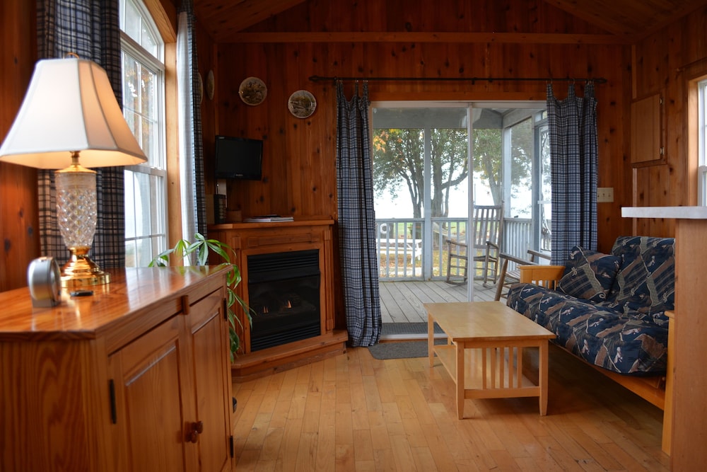 Deluxe Cabin, 1 Bedroom, Accessible, River View photo 3