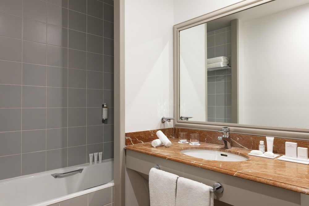 Deluxe Room, Lake View - Photo 3