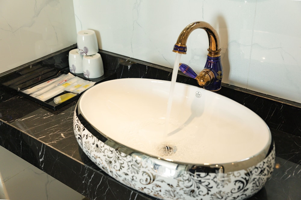 Deluxe Twin Room, City View - Photo 14