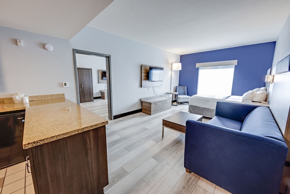 Suite, 2 Bedrooms (1 King, 1 Queen, Sofa Bed) - Photo 7
