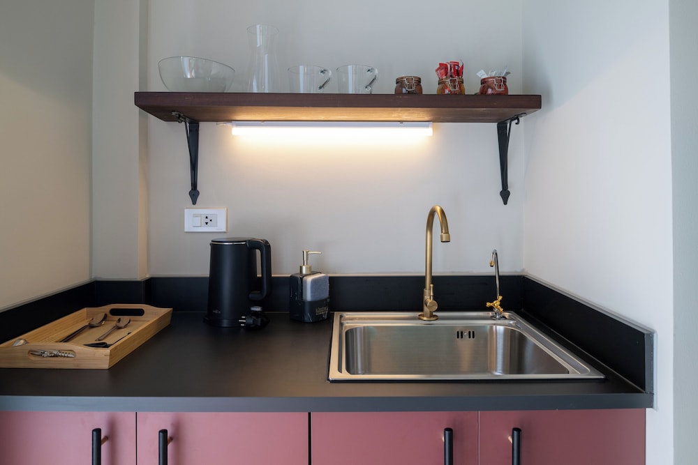 Standard Double or Twin Room, 1 Bedroom, Kitchenette, Courtyard View photo 2