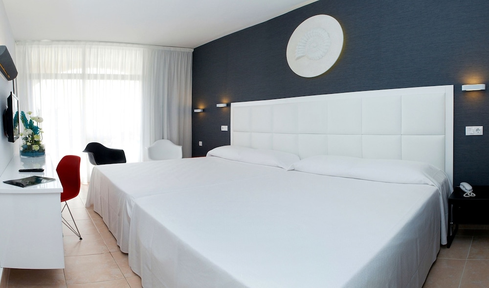 Habitación Doble (2 adultos + 2 niños)