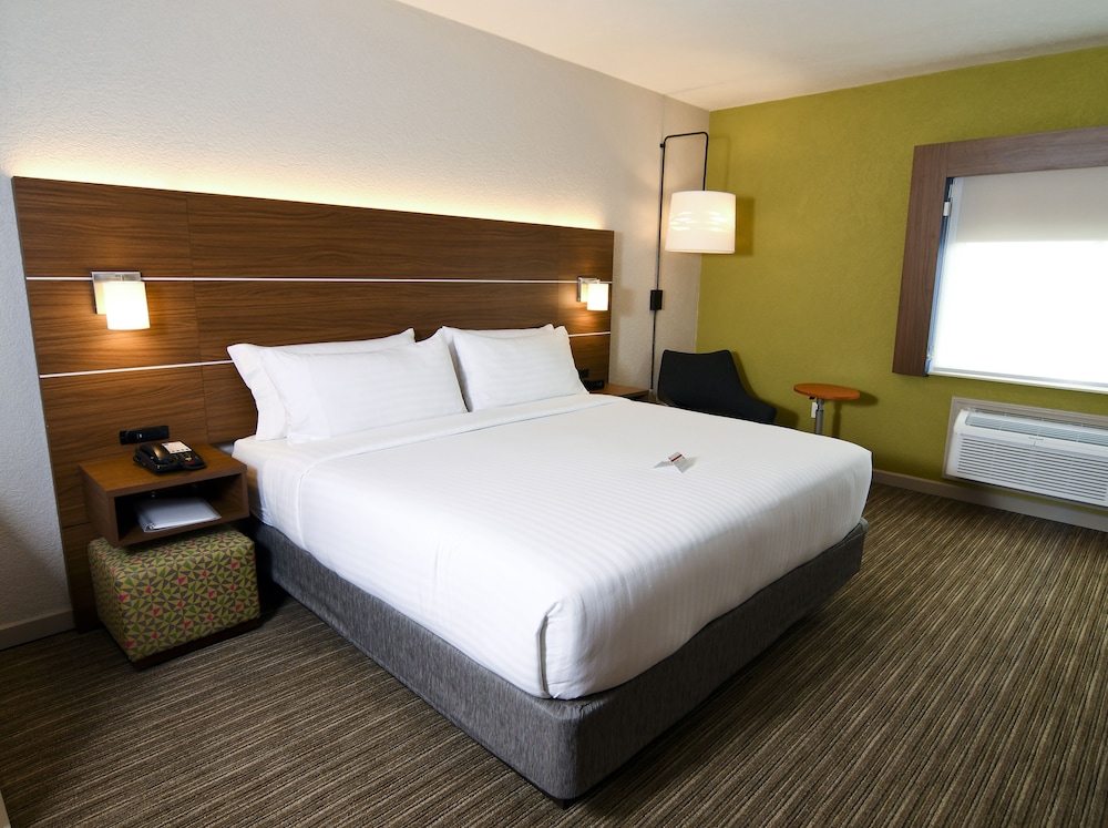 Suite, 1 King Bed - Photo 2