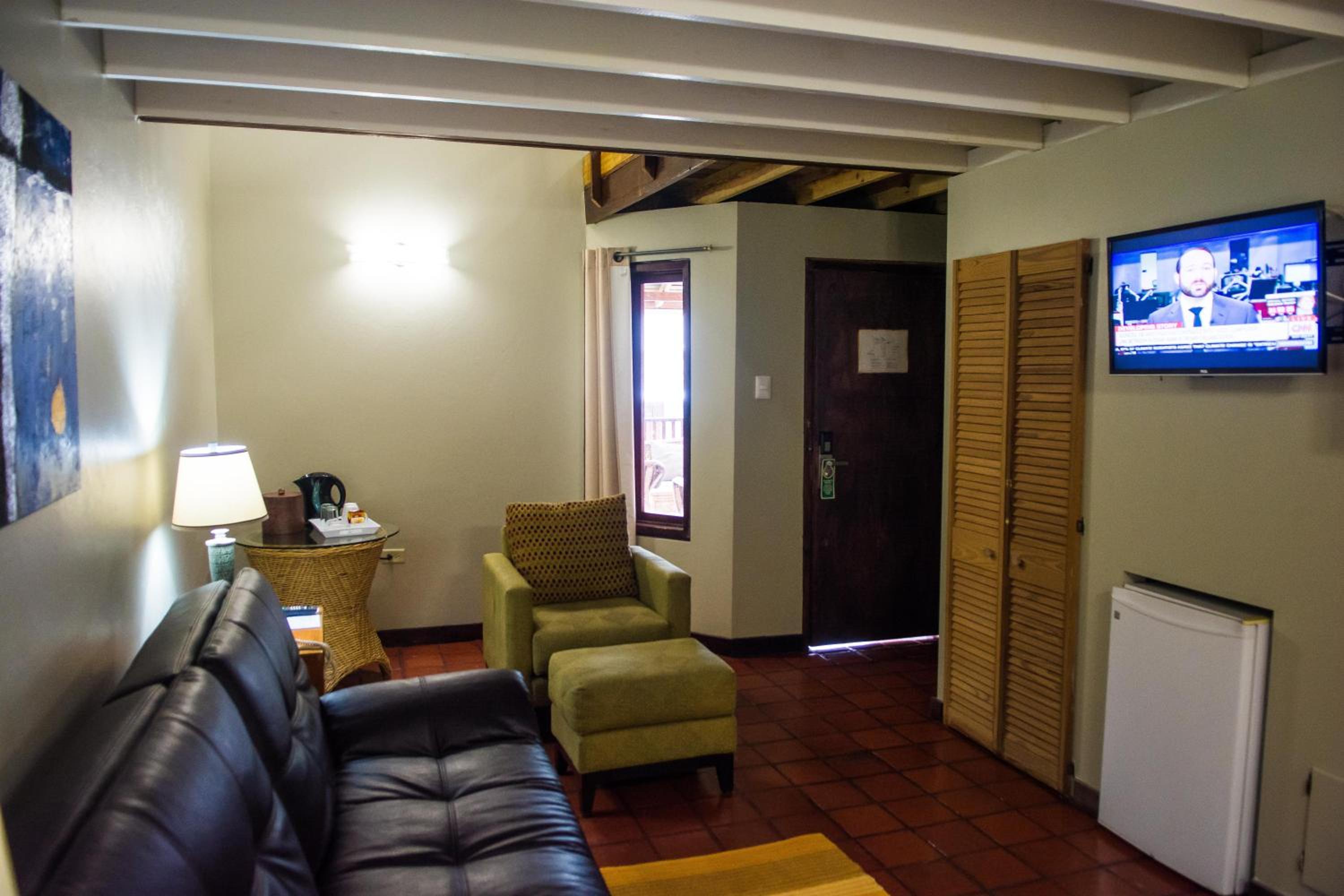 Deluxe Queen Suite photo 3