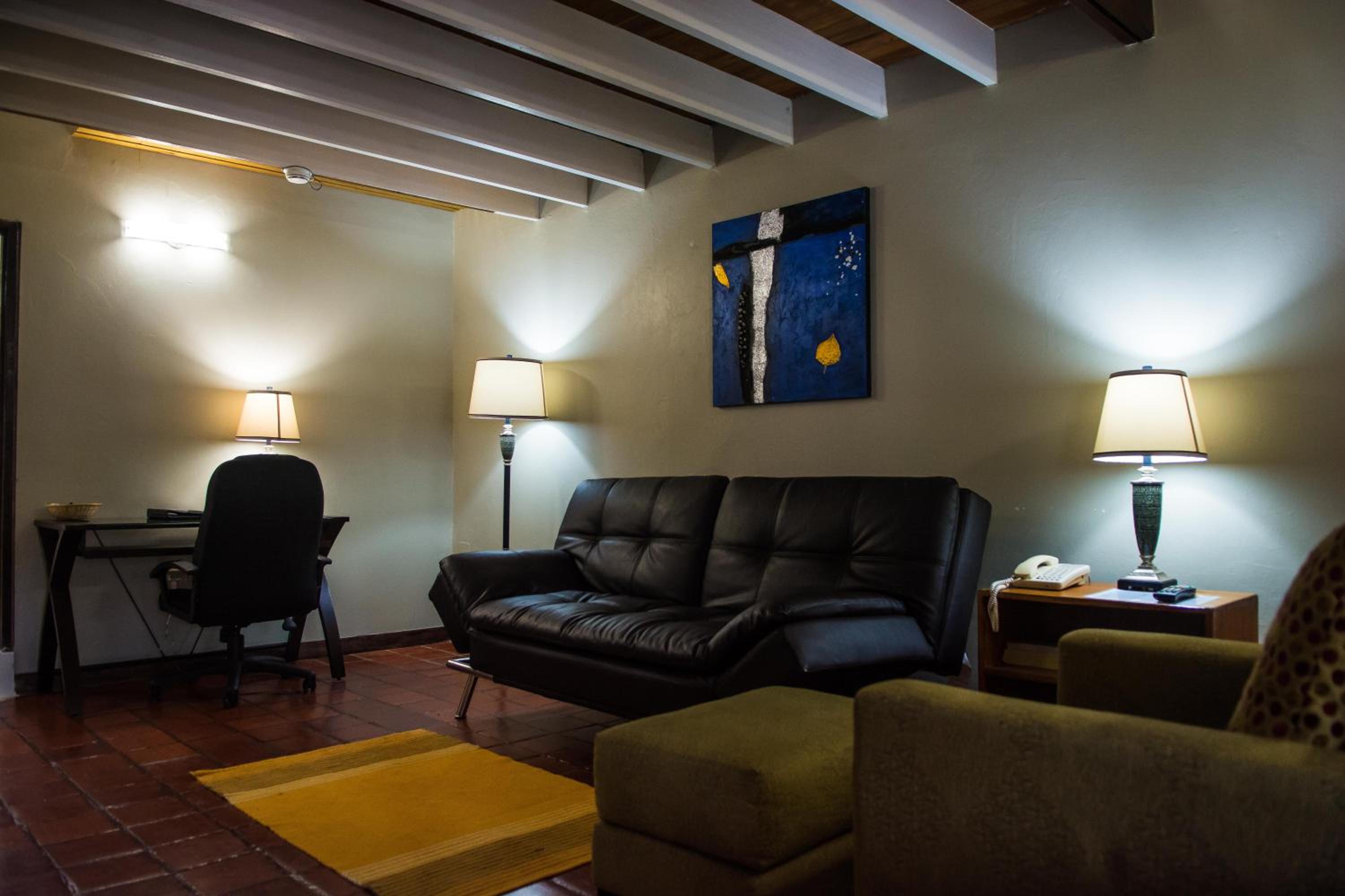 Deluxe Queen Suite photo 1
