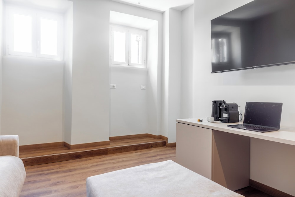 Deluxe Suite, Balcony, City View