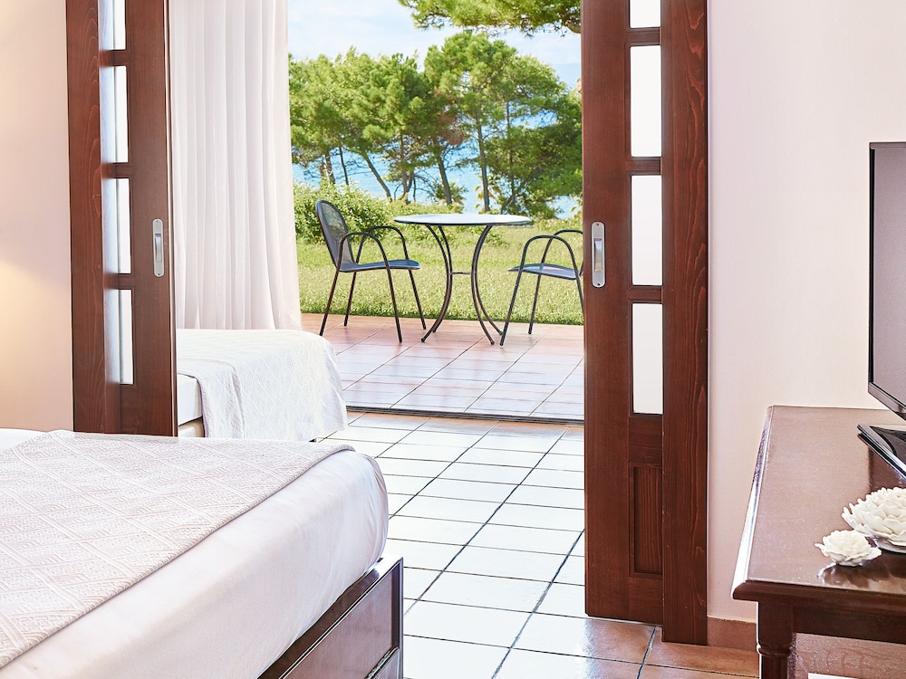 Garden Family Room Side Sea View, Ground Floor photo 3