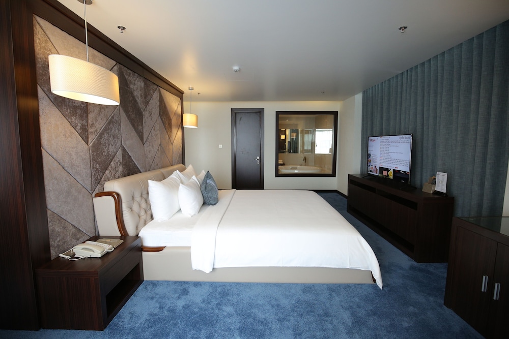 Central Executive Suite, Bay View - Photo 7