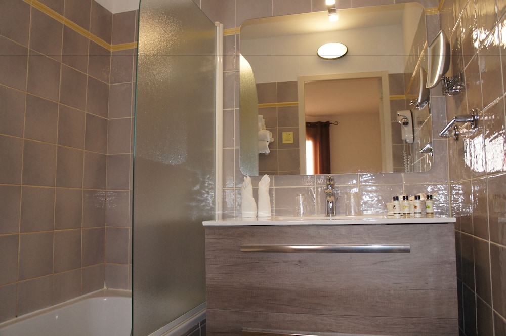 Comfort Room - Photo 1