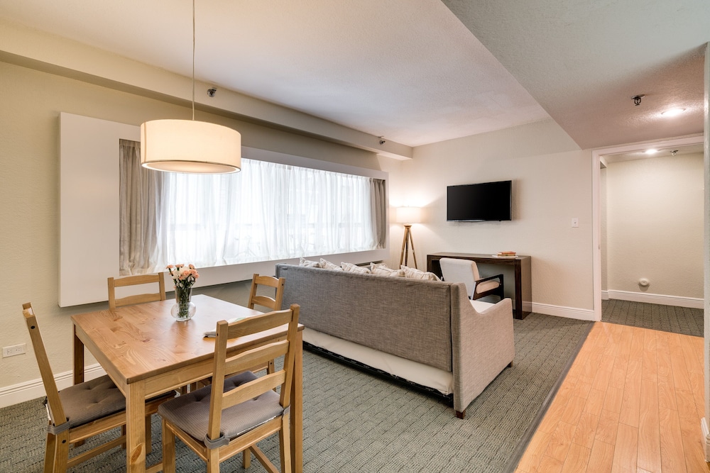 Suite, 1 Bedroom, Accessible, Kitchenette - Photo 5