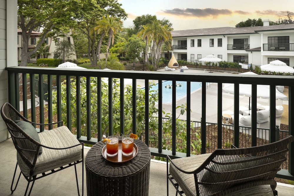 Suite, 1 Bedroom, Pool View - Photo 7