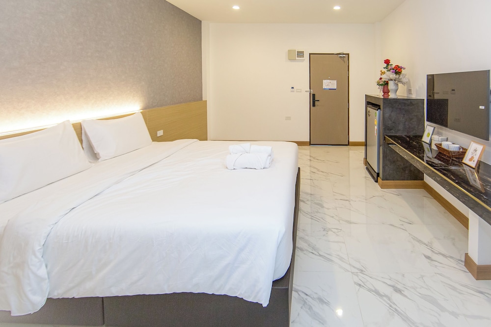 Standard Double Room - Photo 12