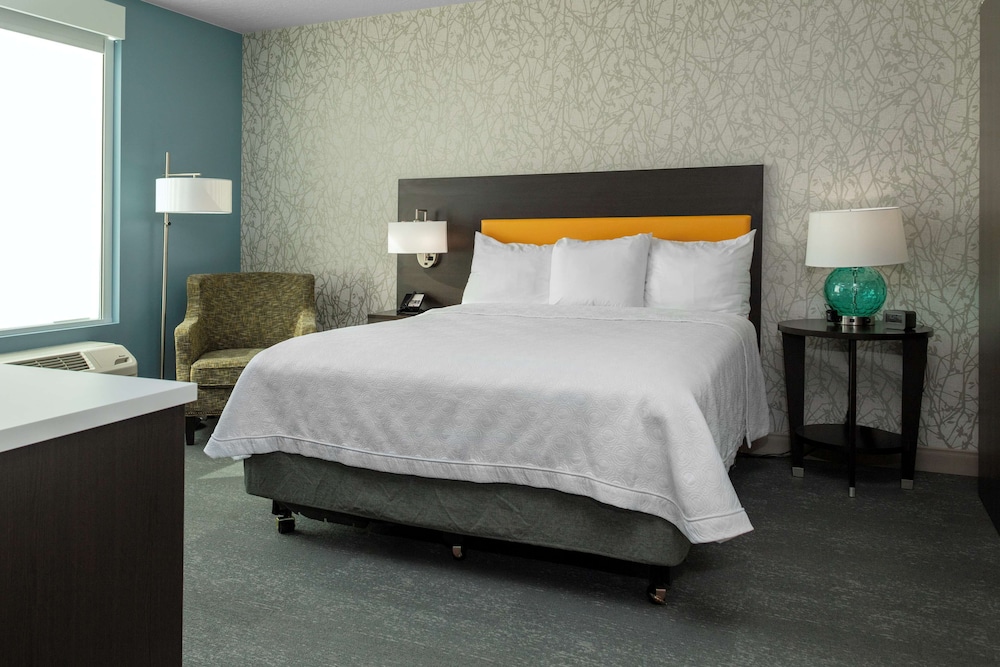 Studio, 1 Queen Bed, Accessible, Non Smoking (Roll-In Shower)