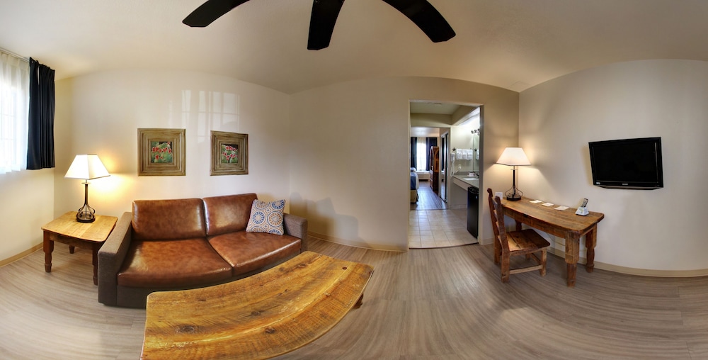 Suite, 1 King Bed, Non Smoking - Photo 6