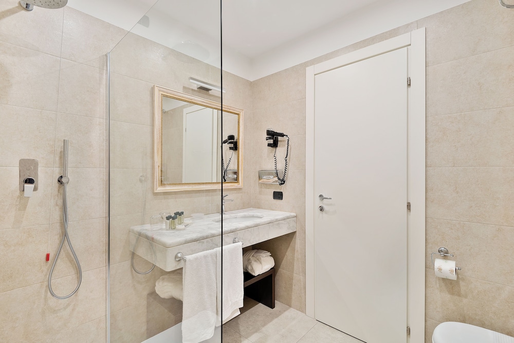 Standard Double Room - Photo 6