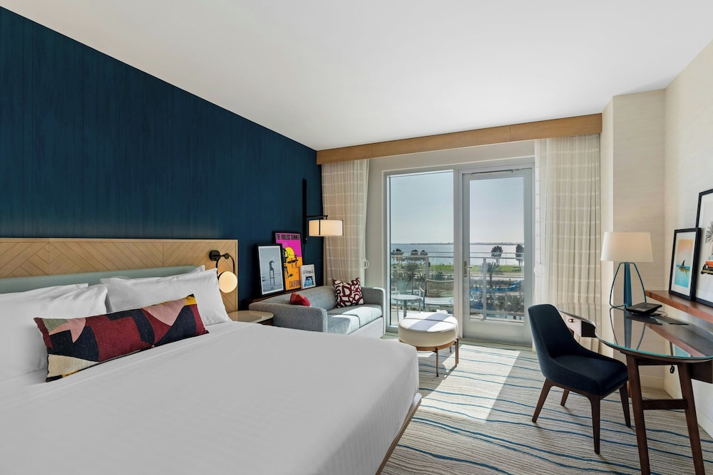 Room, 1 King Bed with Sofa bed, Bay View (Mobility Accessible, Transfer Shower)