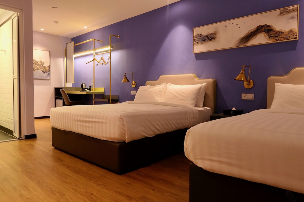 Ambassador Room - Photo 3