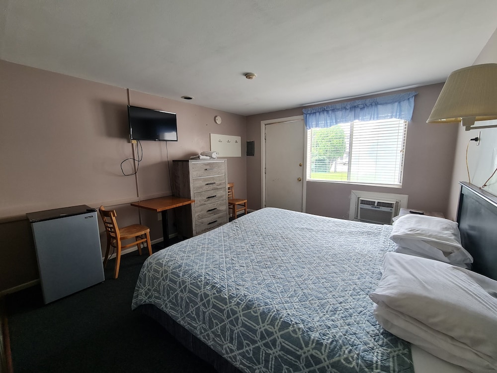Standard Room, 1 King Bed, Kitchenette photo 2