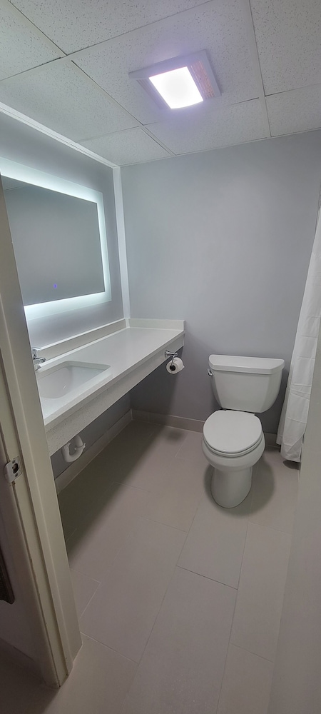Basic Double or Twin Room - Photo 6