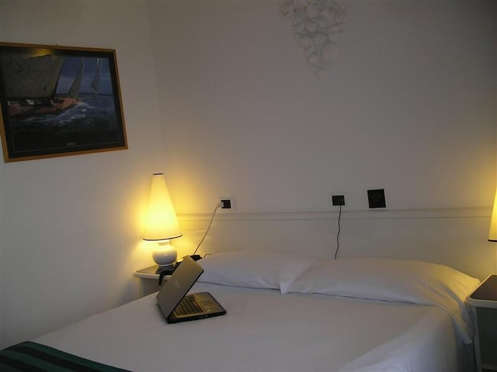 Standard Double Room Single Use photo 2