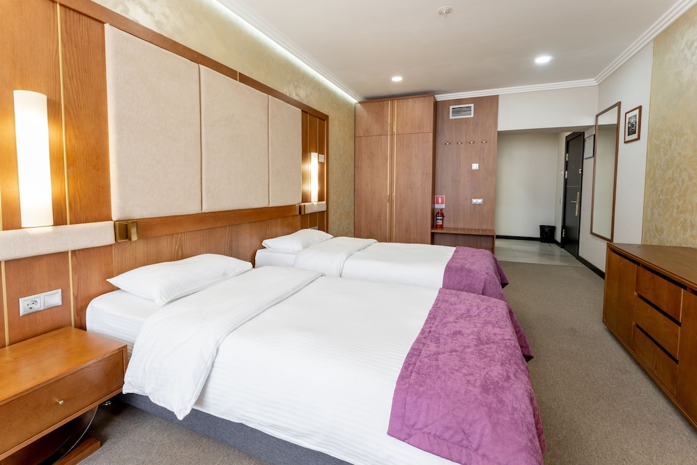 Standard Twin Room - Photo 3