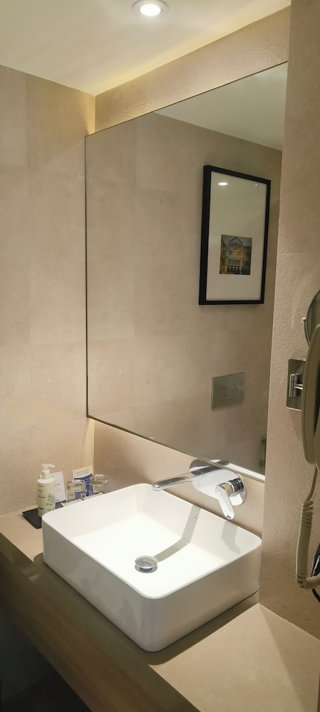 Suite, 2 Twin Beds - Photo 3