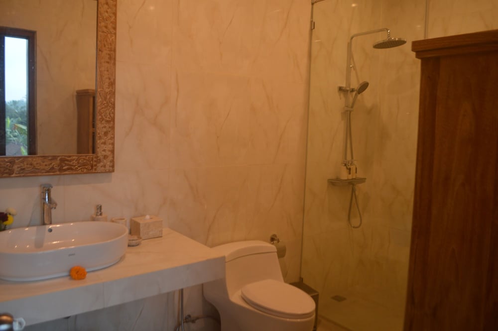 Deluxe Double Room, 1 King Bed, Balcony, Hill View photo 2