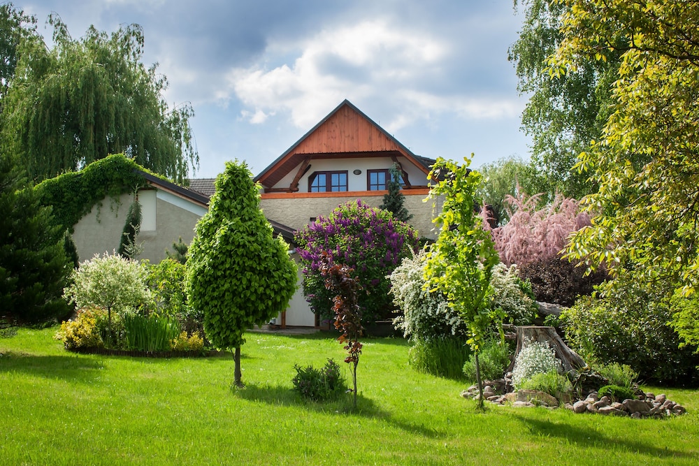 Comfort Apartment, 3 Bedrooms, Balcony, Garden View photo 2