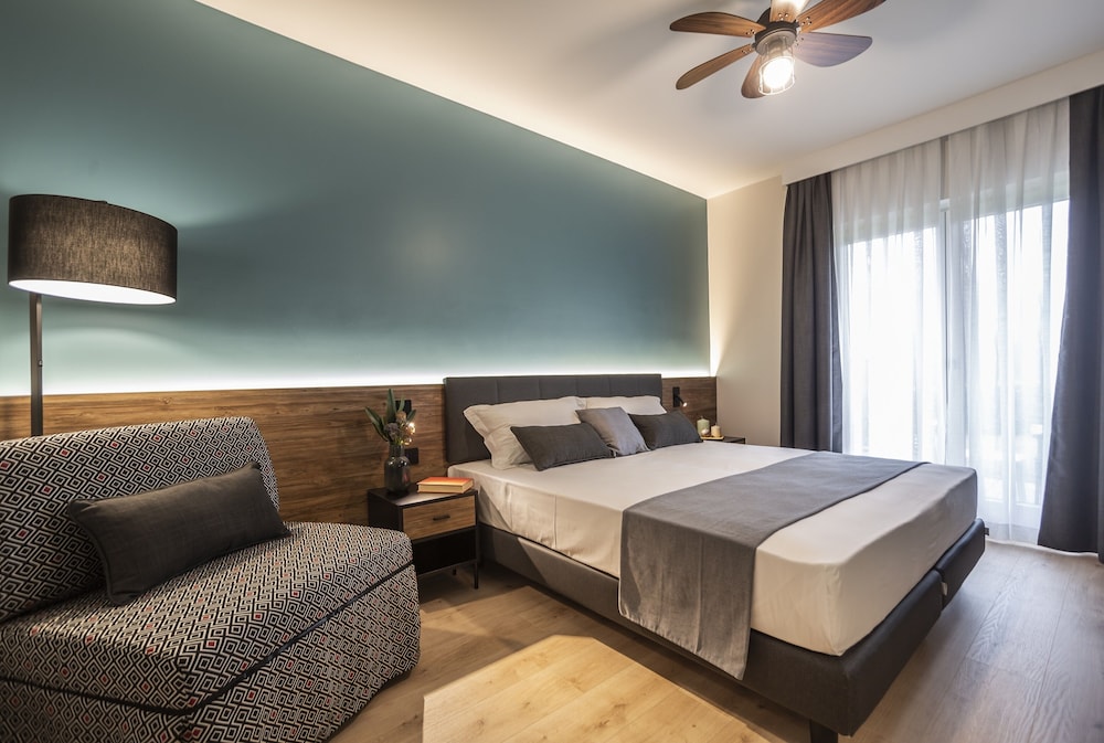 Crowngarden Room