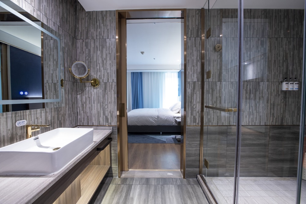 Suite, Multiple Beds - Photo 1