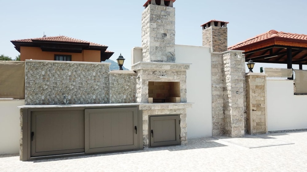 Villa photo 3