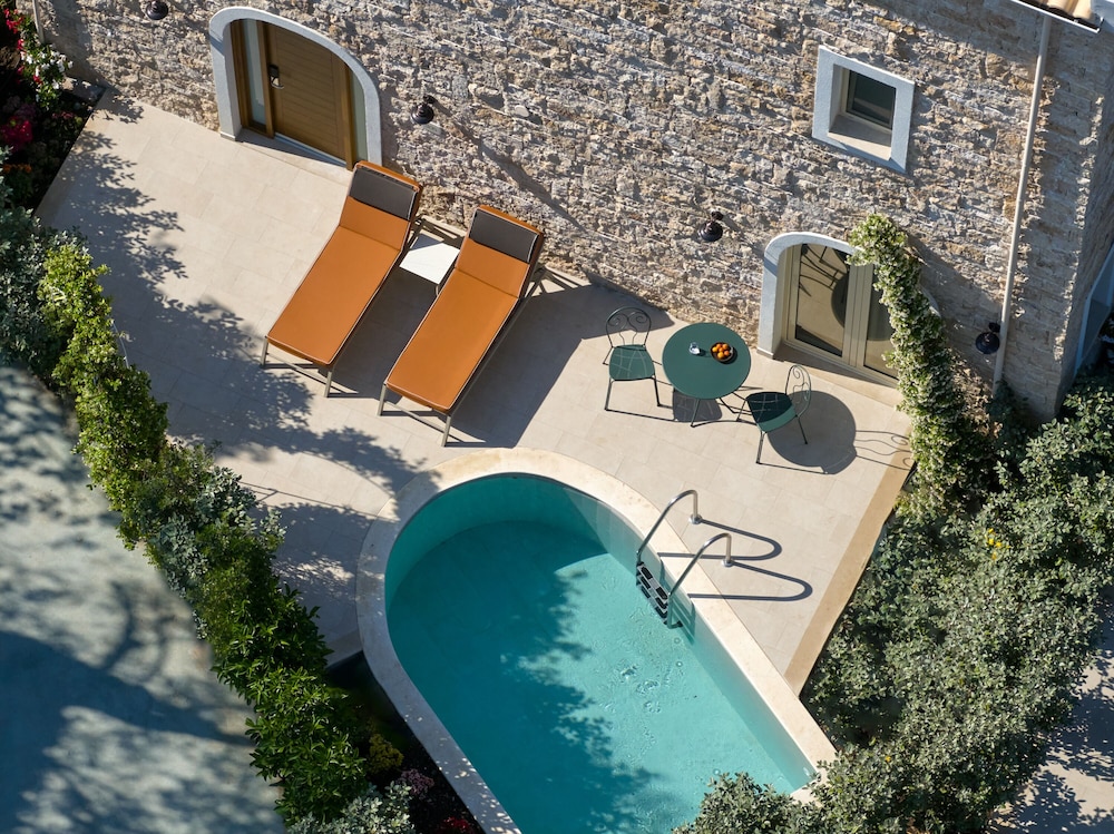 Aura suite with Private Pool- Annex Building