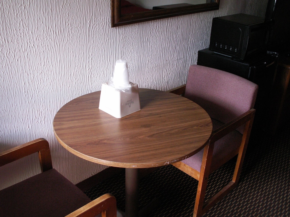Standard Room, 1 King Bed, Non Smoking photo 3