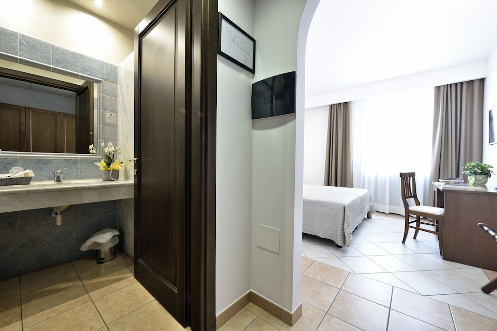 Double or Twin Room photo 3