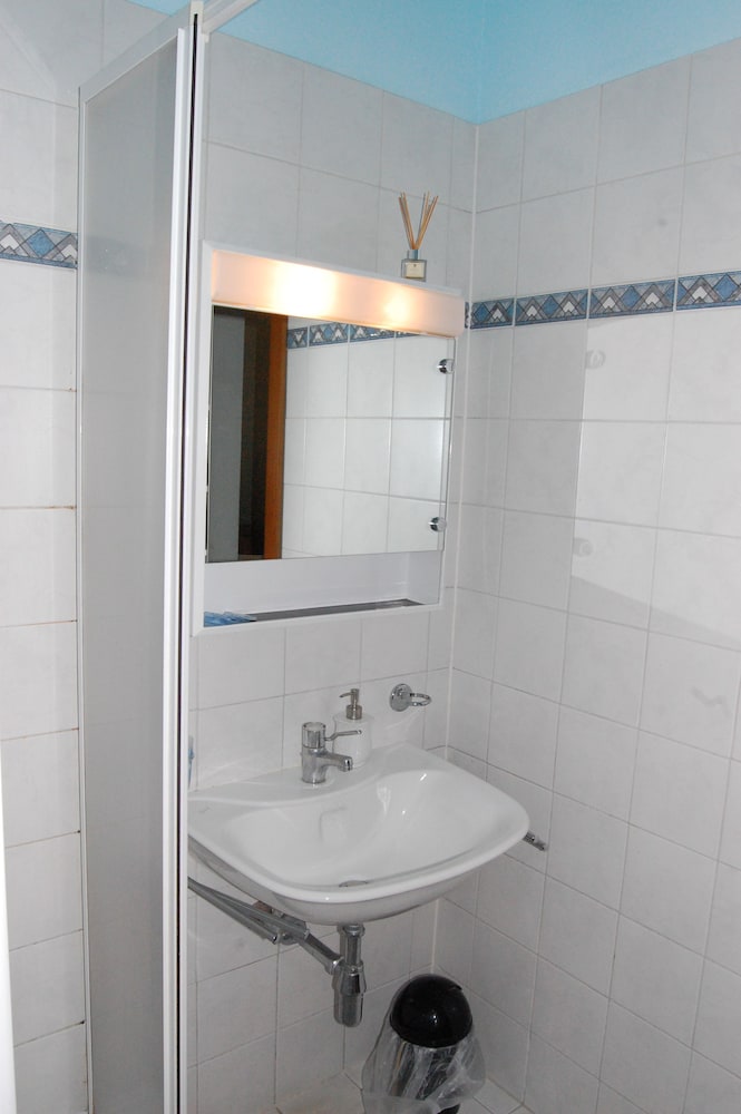 Triple Room, Bathtub photo 2