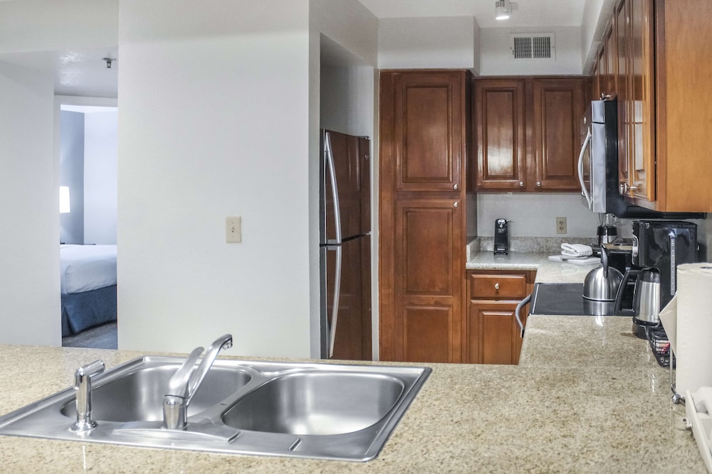 Room, 1 King Bed, Accessible (Mobility & Hearing, Roll-in Shower) - Photo 7
