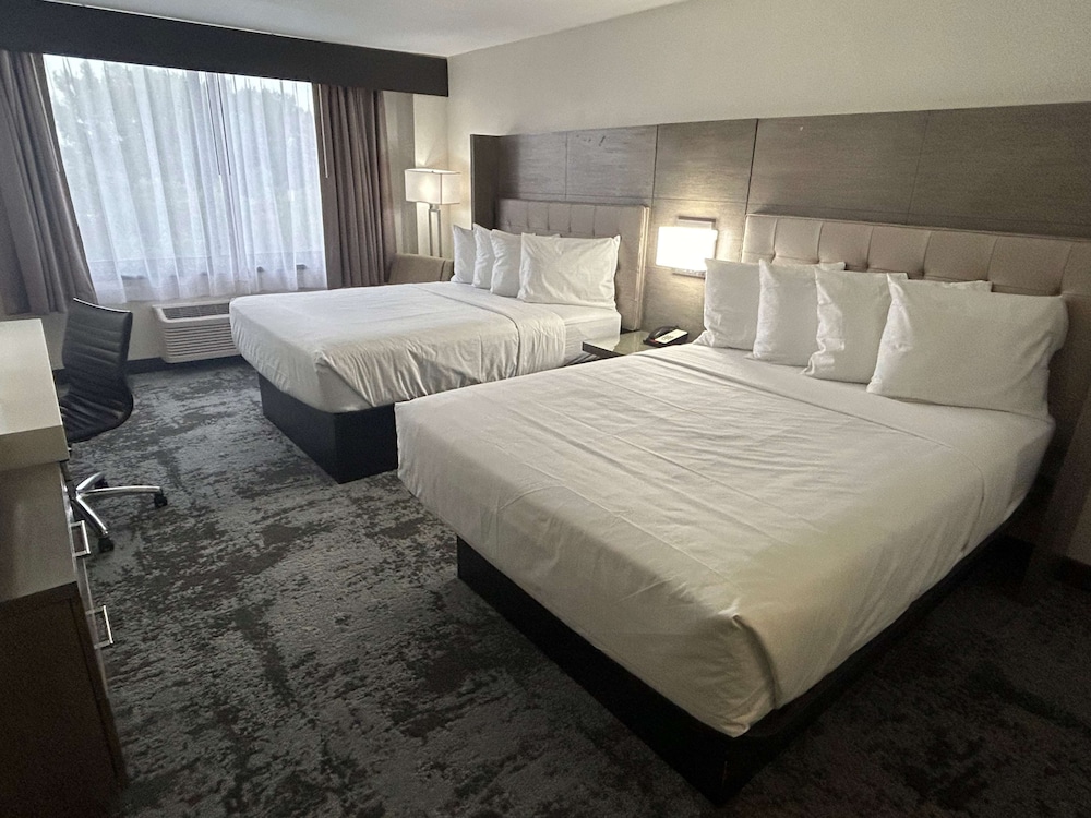 Standard Room, 2 Queen Beds, Non Smoking photo 1