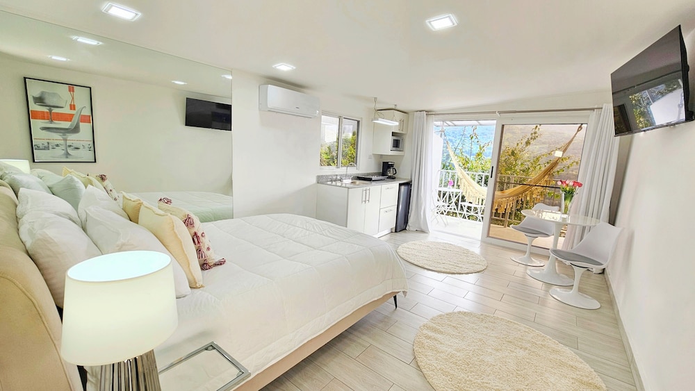 Deluxe Studio, Valley View photo 1