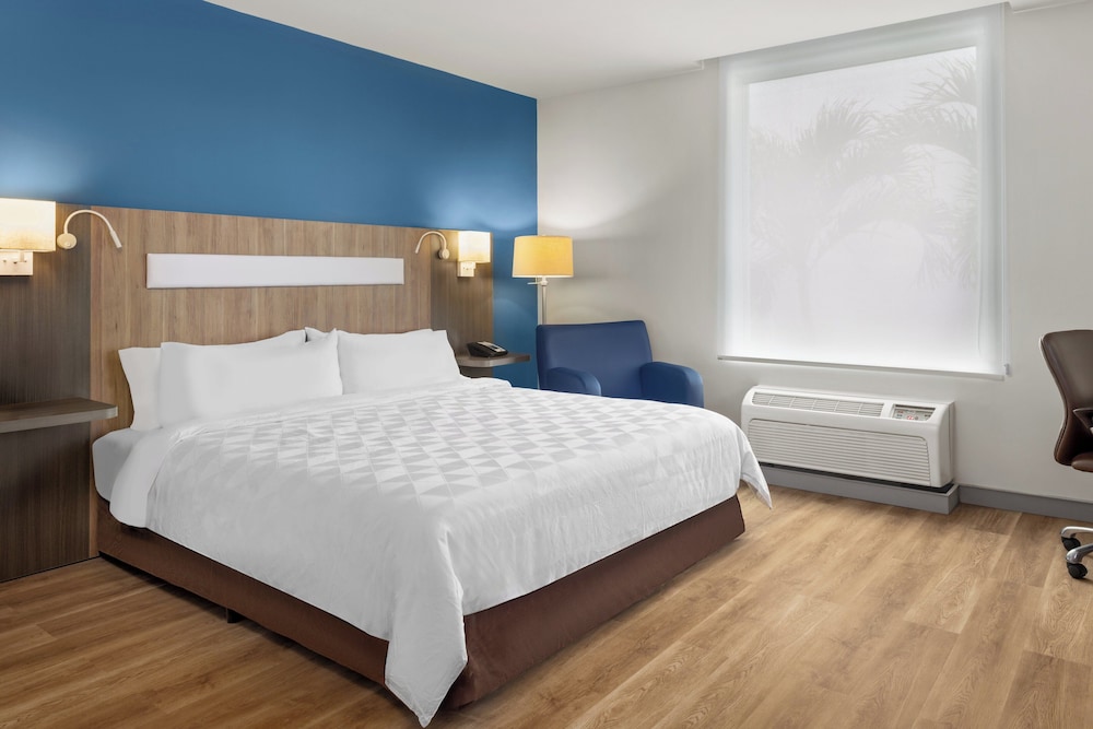 Standard Room, 1 King Bed - Photo 4