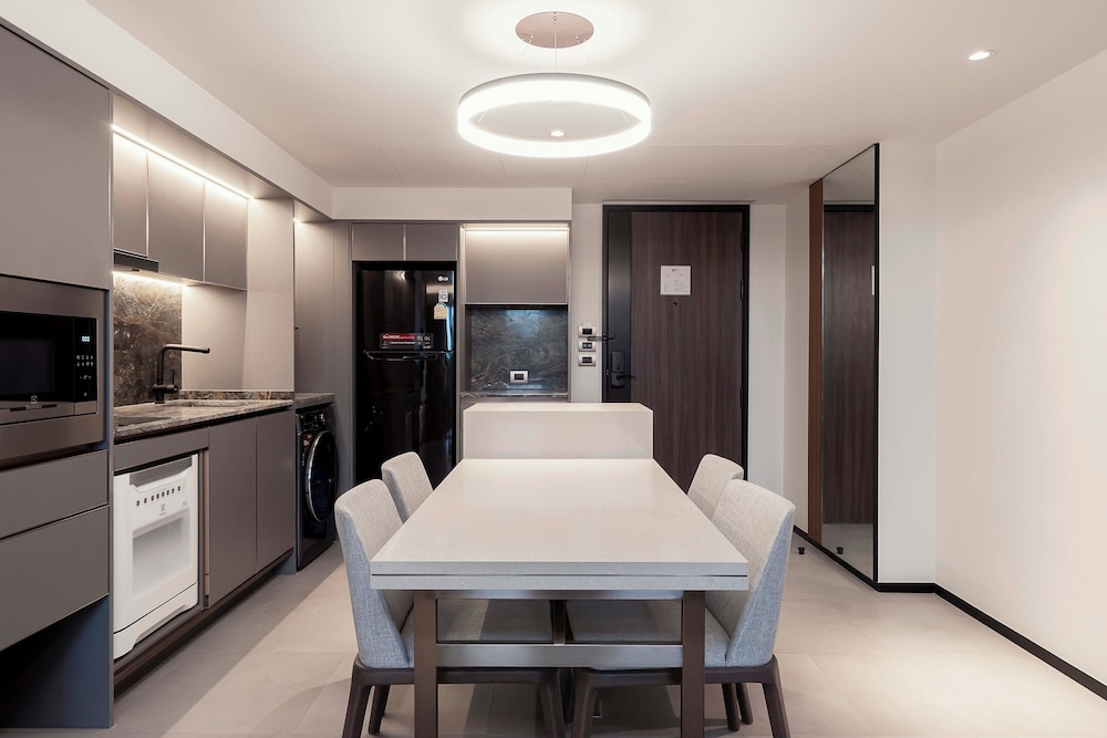 Two Bedroom Suites thumbnail 6