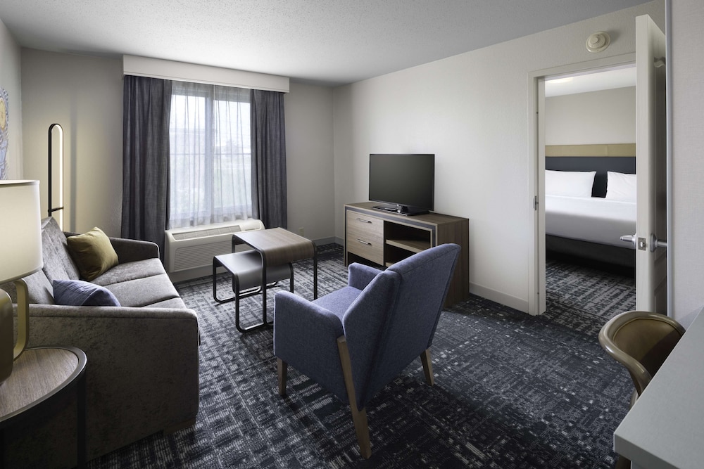 Suite, 1 King Bed, Non Smoking - Photo 7
