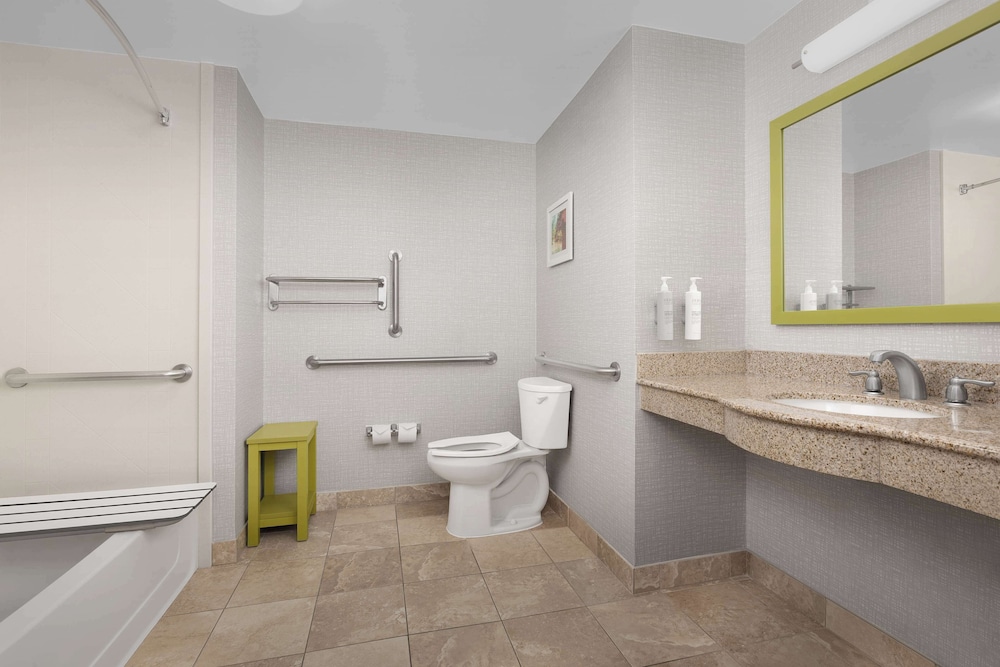 Studio Suite, 1 King Bed, Accessible (Mobility/Hearing, Bath Tub) - Photo 4