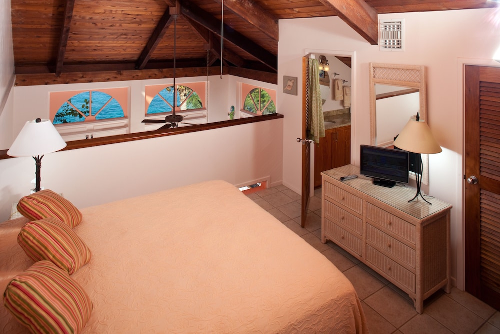 Ocean Upper - King Bed & Sofa Bed photo 3