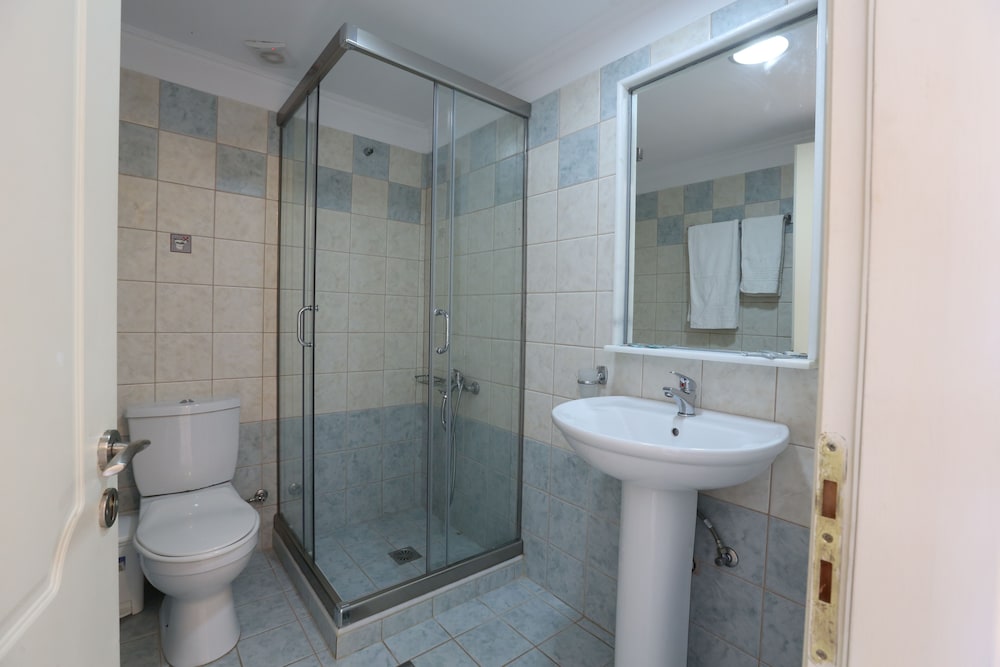 Standard Double or Twin Room photo 3