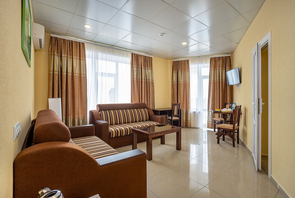 Suite (3 Rooms)