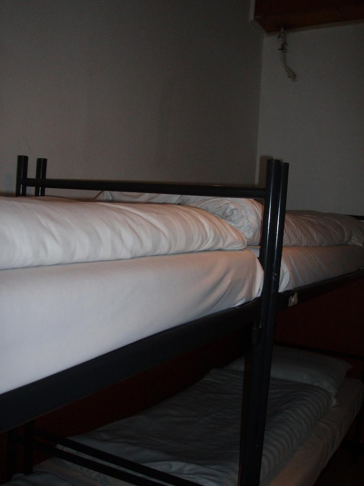 Family Room, Private Bathroom (6 bunk beds) photo 2