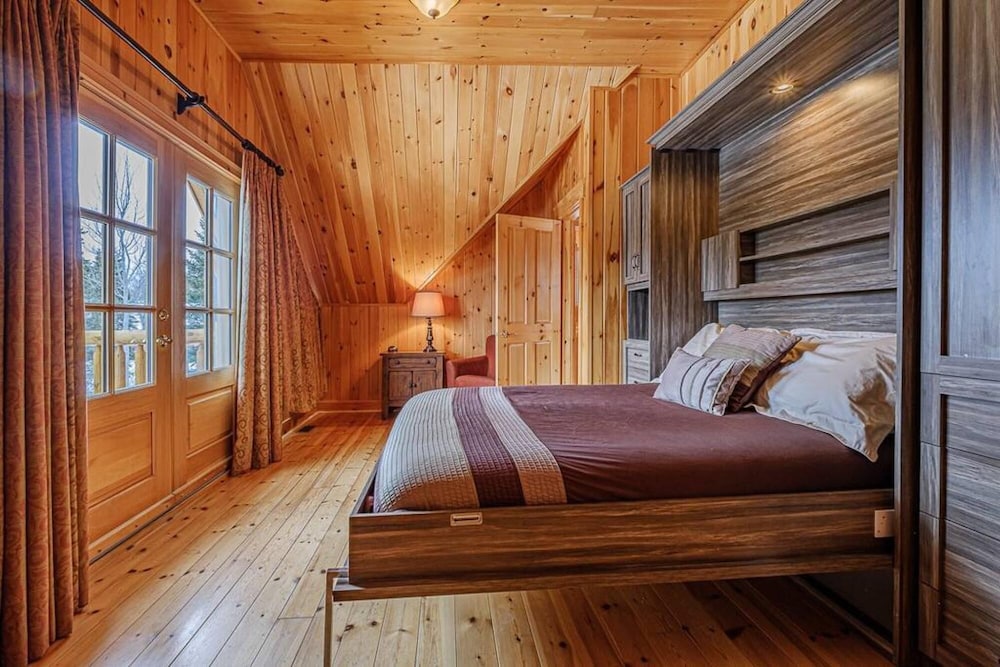 Executive Plus 89 - Luxurious log Home With Private hot tub Pool Sauna and Close to Activities, Photo 11