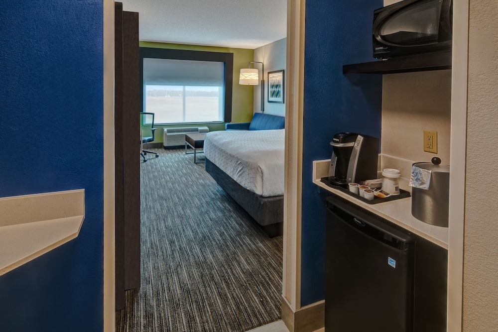 Standard Room, 1 King Bed with Sofa bed (Walk-In Shower) - Photo 3