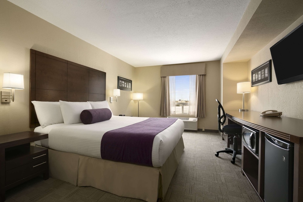 PREMIUM 1 KING BED ROOM WITH JETTED TUB